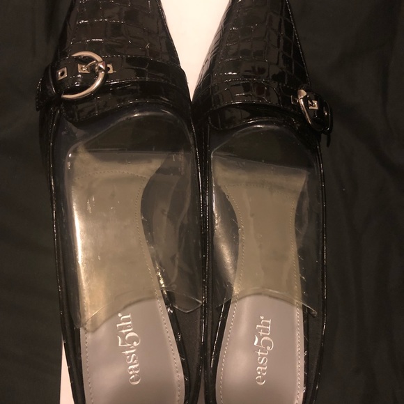 East 5th NWT Black Marbled Heels w/ Silver Buckle - Picture 2 of 2